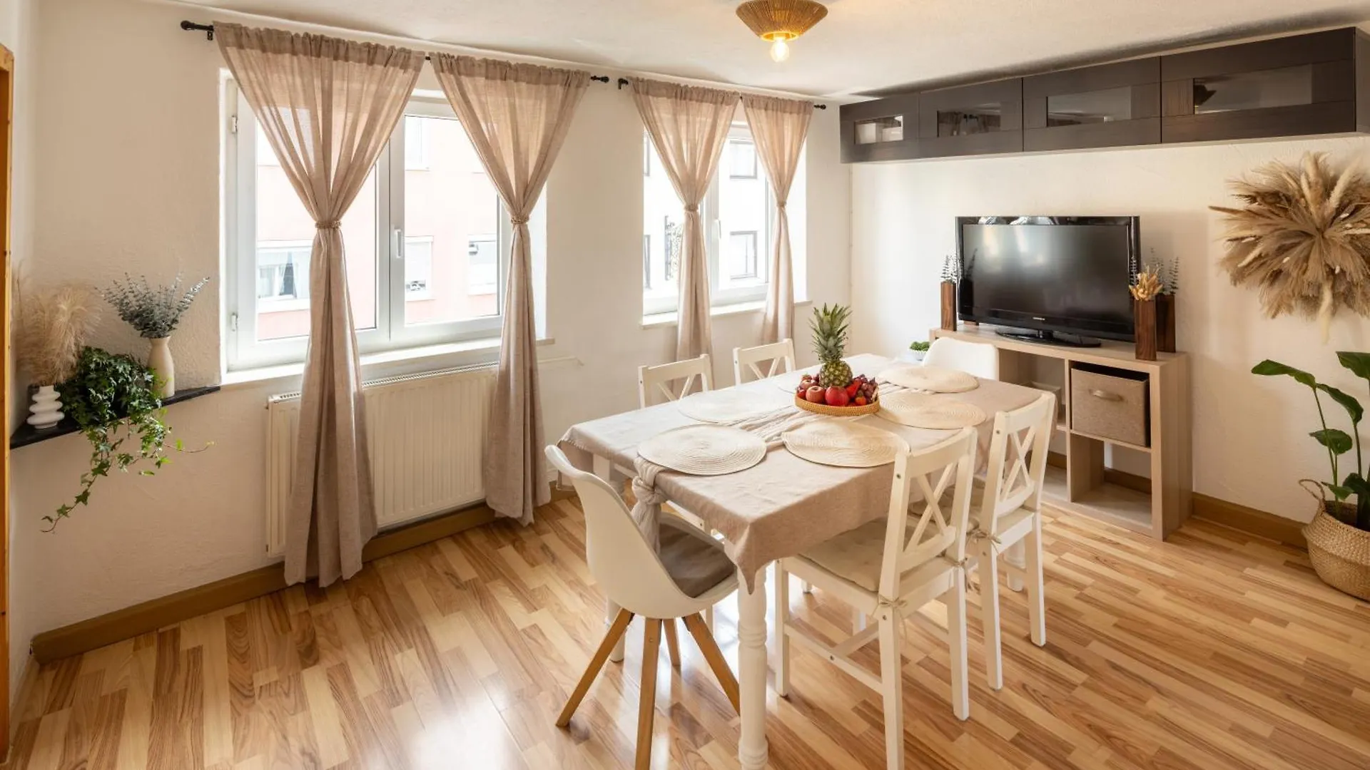 Cozy Central 3 Zimmer Apartment Fuer Bis Zu 8 Gaeste Μέμμινγκεν 0*,  Γερμανία