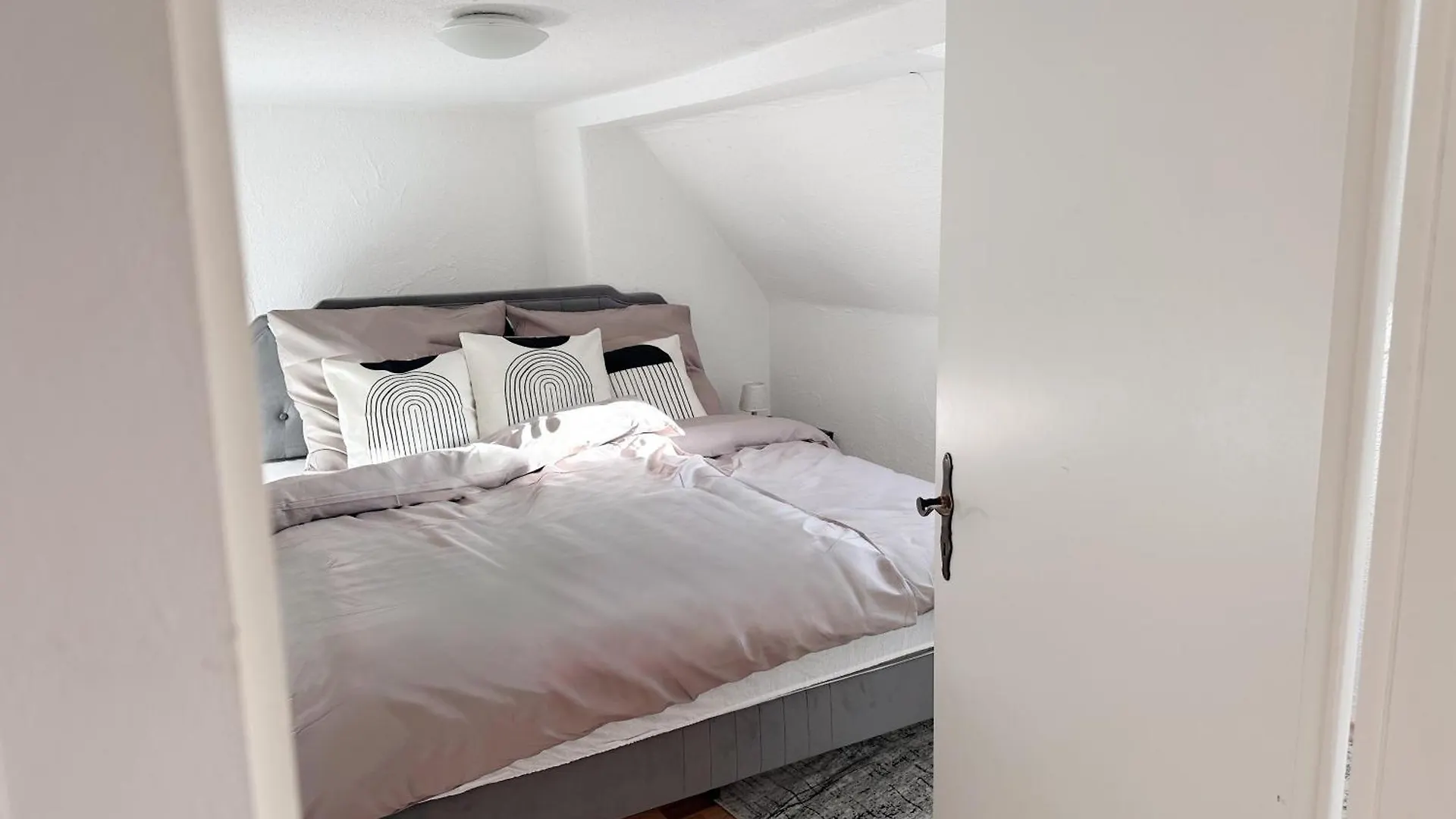 Cozy Central 3 Zimmer Apartment Fuer Bis Zu 8 Gaeste Memmingen 0*,