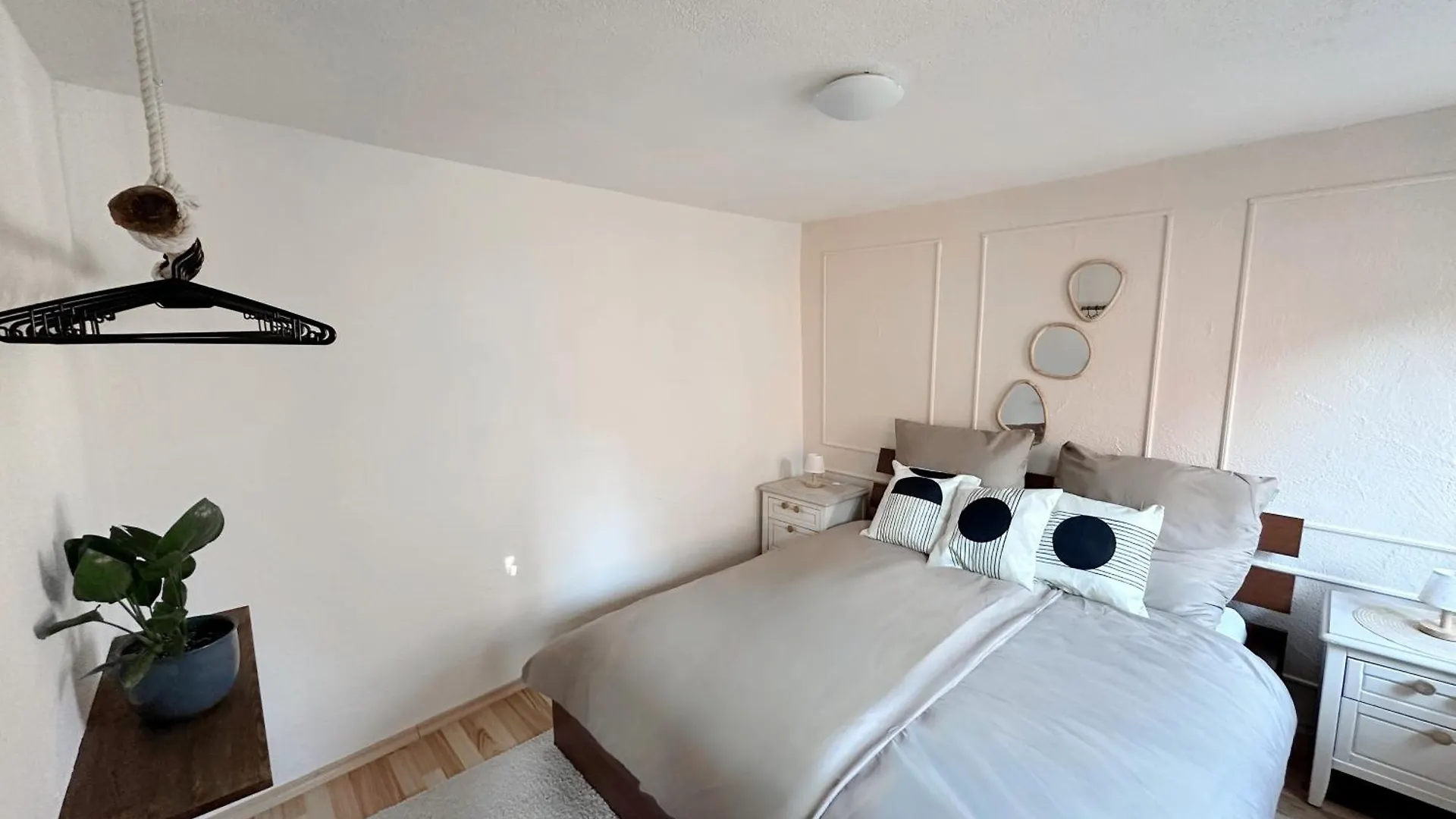 Cozy Central 3 Zimmer Apartment Fuer Bis Zu 8 Gaeste Memmingen 0*,  Germany